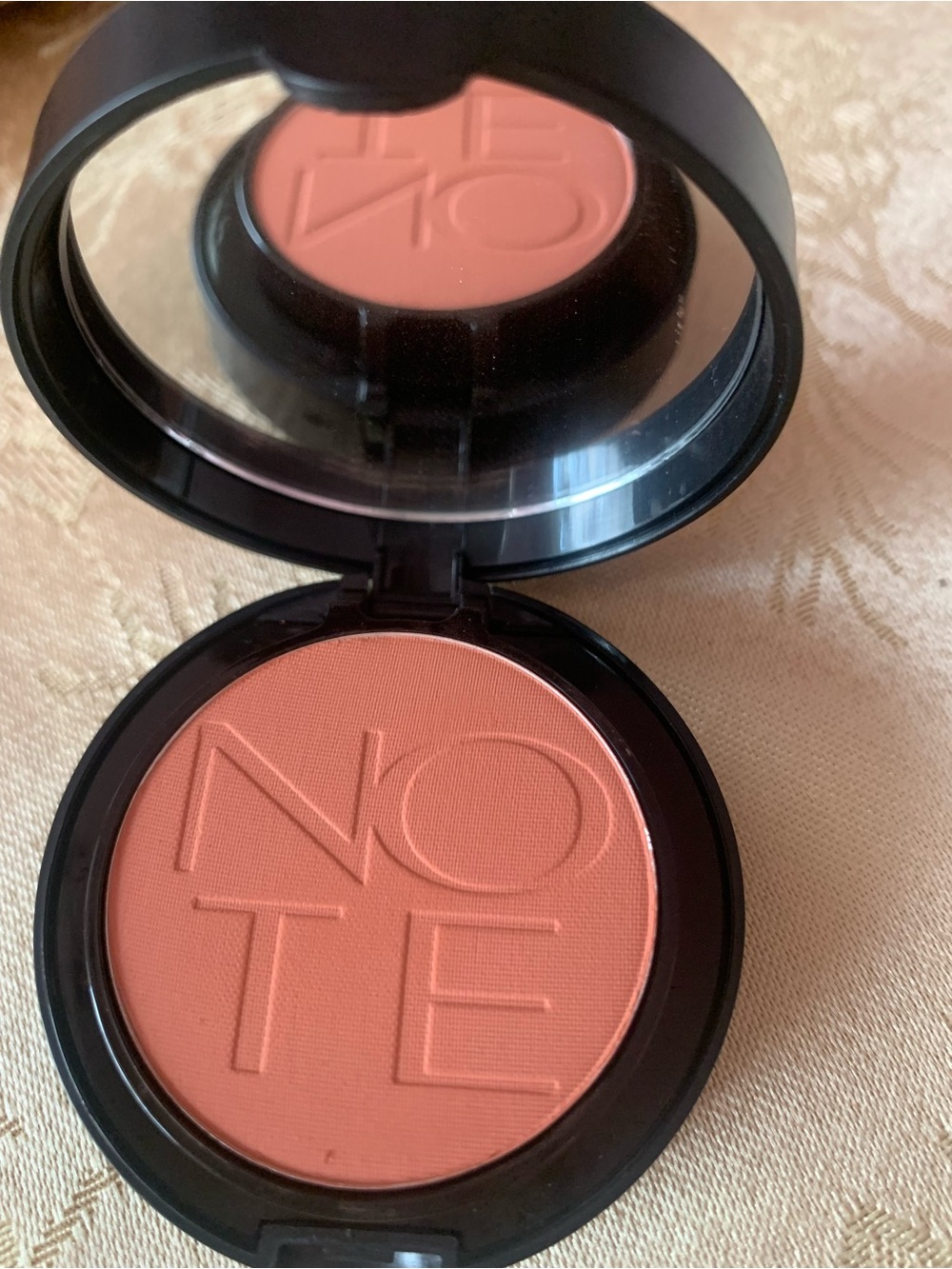 5/$25 💄
Brand  new Coral Peach Matte Blush - Natural Peach Shade